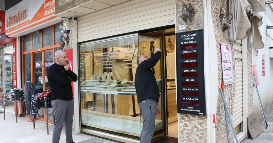 Kuyumcuda film gibi soygun! Kopya kumandayla 1,5 kilogram altın çaldılar