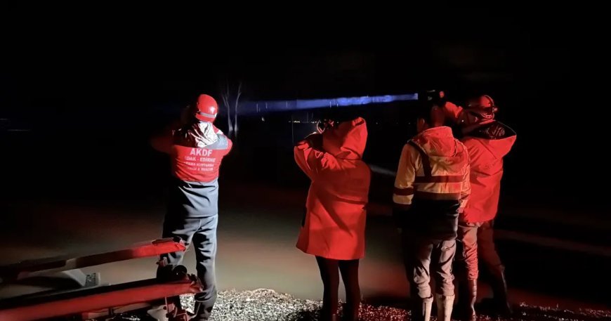 Meriç Nehri taştı. Mahsur kalan 2 kişi kurtarıldı