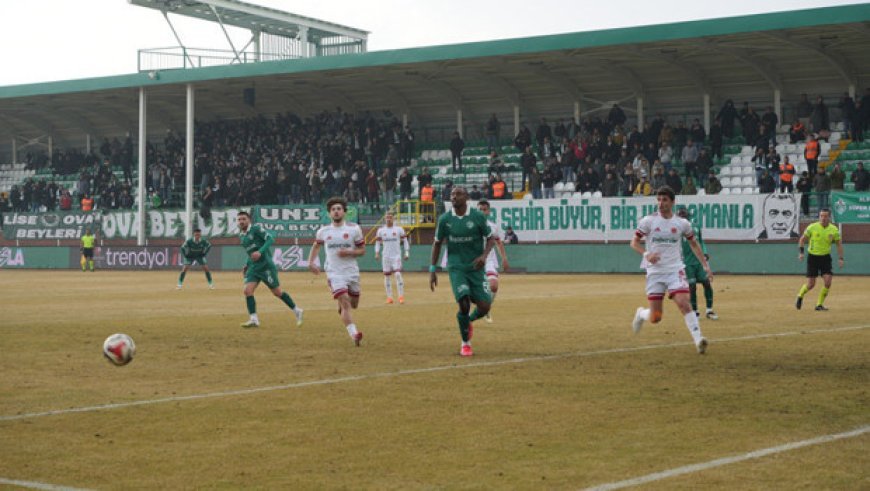 Iğdır FK ile Ümraniyespor 2 gollü maçta yenişemedi!