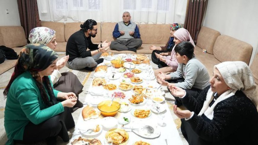 Türkiye'de 'İlk İftar' Şemdinli'de yapıldı