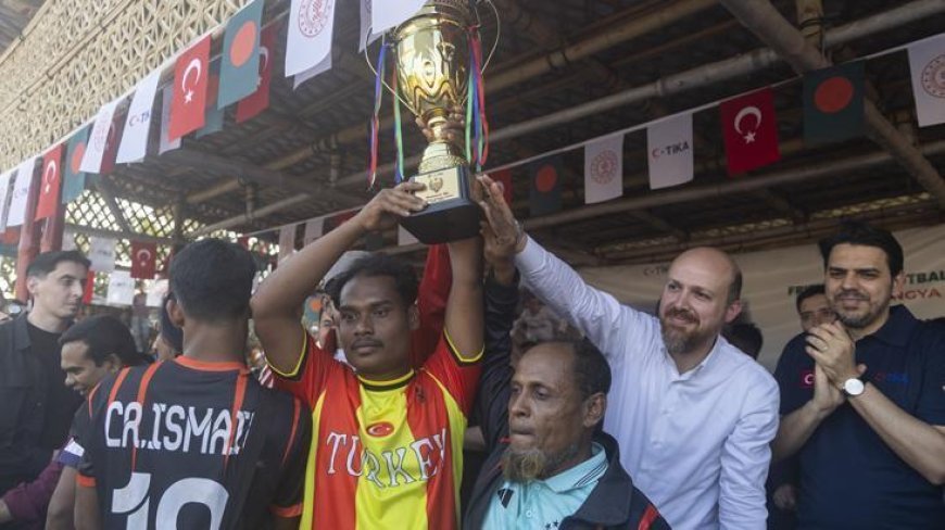 Bilal Erdoğan ile TİKA Başkanı Eren, Bangladeş'te Arakan mülteci kampını ziyaret etti