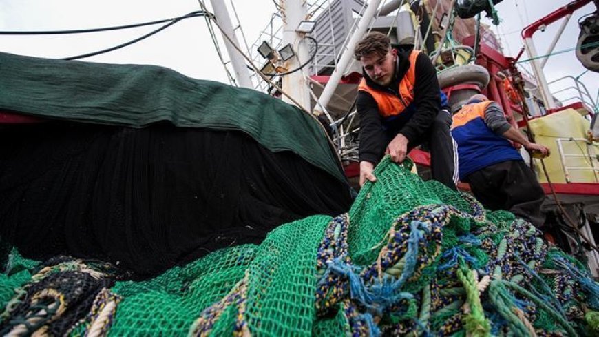 Hava koşulları nedeniyle denize açılamayan Egeli balıkçılar sezonun kalanından umutlu