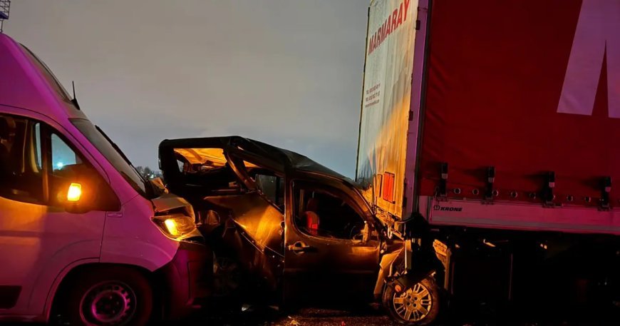 TEM Otoyolu Sakarya geçişinde zincirleme kaza. Ankara yönü trafiğe kapandı