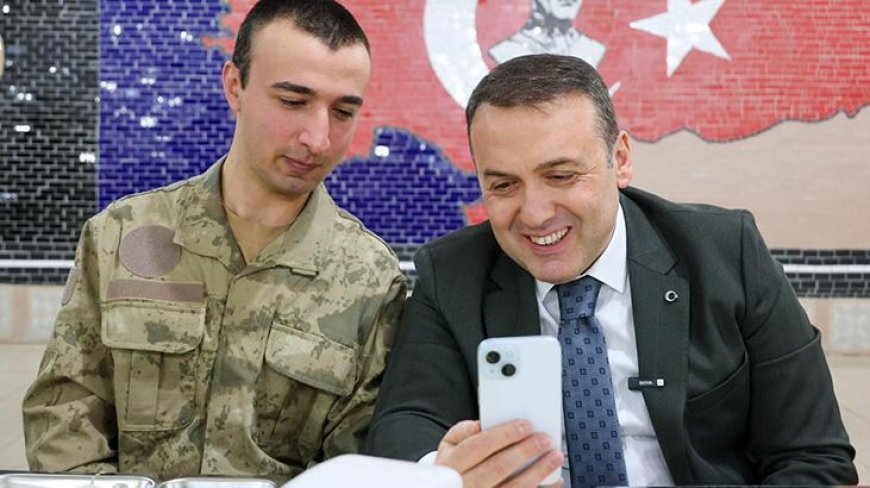 İftar sofrasında Validen Mehmetçik'e sürpriz