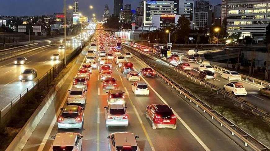 İstanbul'da iftar öncesi trafik yoğunluğu yüzde 89'a çıktı!