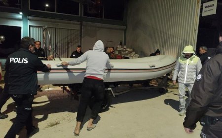 Antalya'da sanayi sitesinde alevler yükseldi! Fiber tekne atölyesinde patlamalar yaşandı