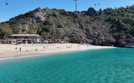 Sıcak havayı fırsat bilenler soluğu dünyaca ünlü plajda aldılar