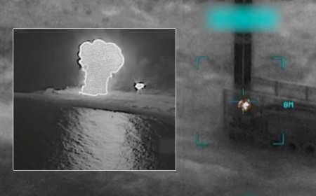 ABD, İran'ın savaş gemisinin vurulma anının görüntülerini paylaştı