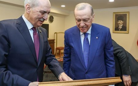 TBMM Başkanı Kurtulmuş, Erdoğan'a, Sırrı Süreyya Önder'le çekilen fotoğrafını takdim etti