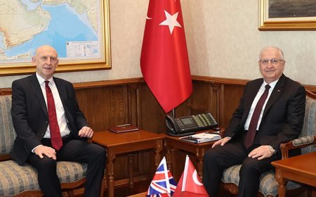 Bakan Güler, İngiliz mevkidaşı Healey ile görüştü