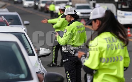 TRAFİKTE "YAKAN" DÖNEM BAŞLADI: CEZALAR KATLANDI, EHLİYETLER ARTIK PAMUK İPLİĞİNDE!