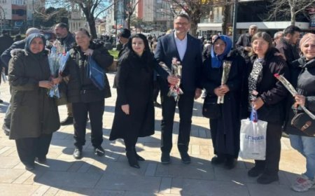 AK PARTİ’DEN 8 MART’TA ÇİÇEKLİ KUTLAMA