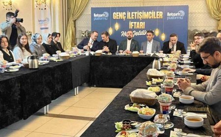 İstanbul’da iletişim fakültesi öğrencileri AK Parti’nin düzenlediği iftarda buluştu