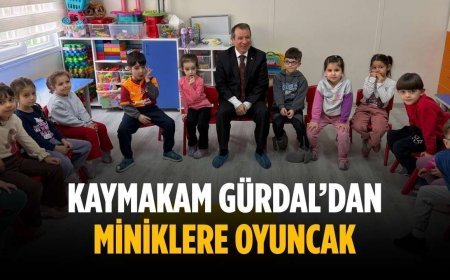 Kaymakam Gürdal’dan miniklere oyuncak