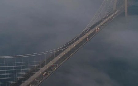 İstanbul'da yoğun sis: Köprü gözden kayboldu