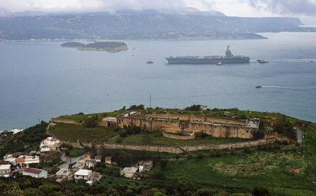 ABD’ye ait USS Gerald R. Ford uçak gemisi onarım için Girit'e demirledi