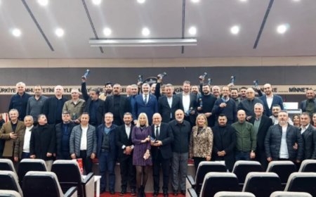 Çerkezköy TSO’da Müşterek Meslek Komiteleri Toplantısı’nda başarılı komitelere plaket verildi