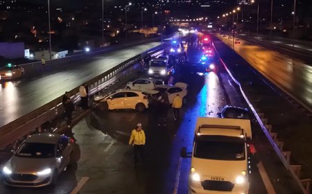 Ataşehir'de 8 araç birbirine girdi, yardım için duranlar da kazaya karıştı