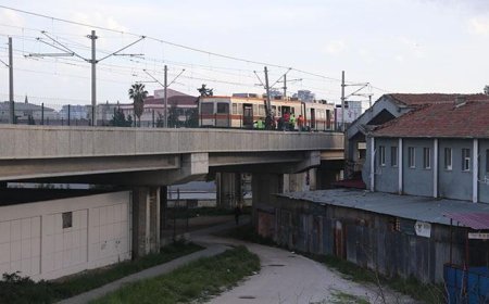 Adana'da korku dolu anlar! Hafif raylı sistemin vagonu raydan çıktı