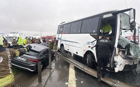 İstanbul'da zincirleme kaza! 1 polis şehit oldu, 16 polis yaralı