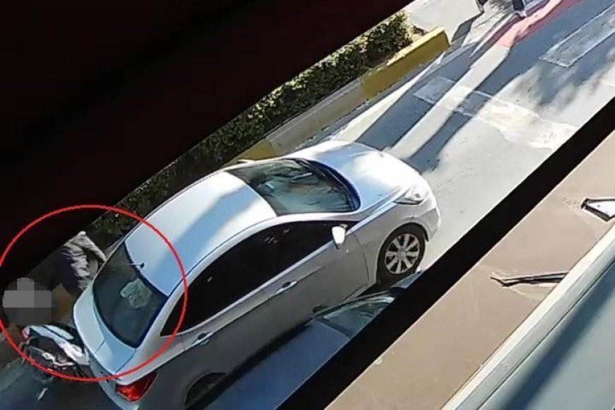 Yayalara yol veren otomobile motosiklet arkadan çarptı
