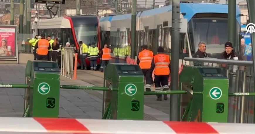 İstanbul'da iki tramvay çarpıştı. Yolcular tahliye edildi