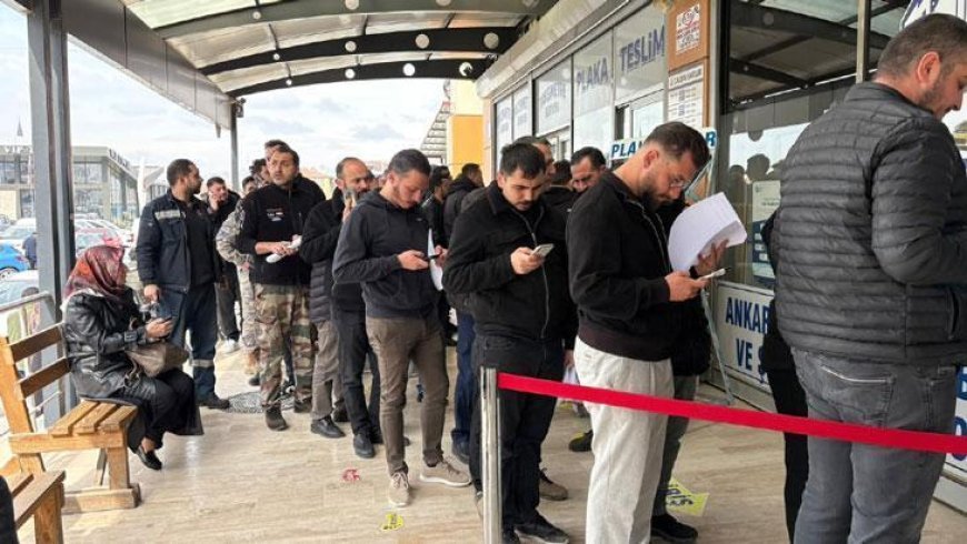 140 bin TL'lik plaka kuyruğu! Haberi duyan koştu