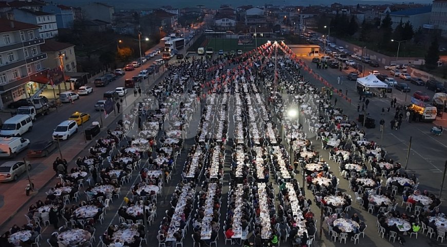 GÖNÜL SOFRASI, BİNLERCE VATANDAŞIN KATILIMI İLE SAĞLIK MAHALLESİNDE KURULDU!