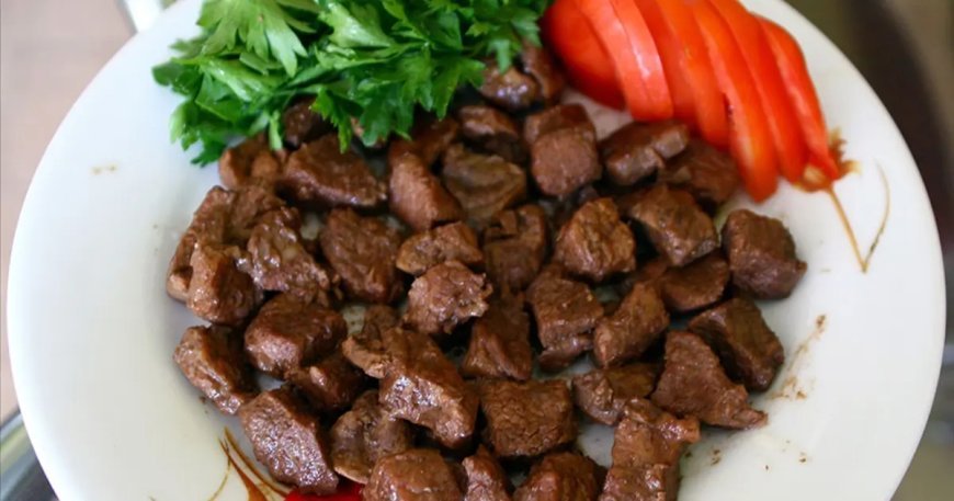 Yarış atını kavurma yaptılar. Belediyenin aşevinde yemekten elektronik çip çıktı