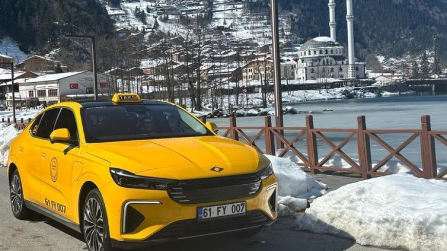 Görenler telefonuna sarıldı: TOGG ilk kez taksi oldu