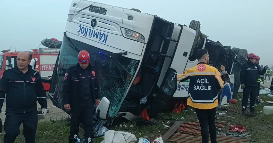 Adana'da yolcu otobüsü devrildi: Ölü ve yaralılar var