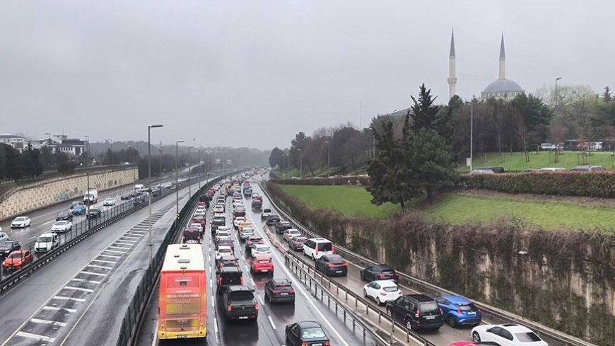 İstanbul’da bayram çilesi! Trafik durma noktasına geldi