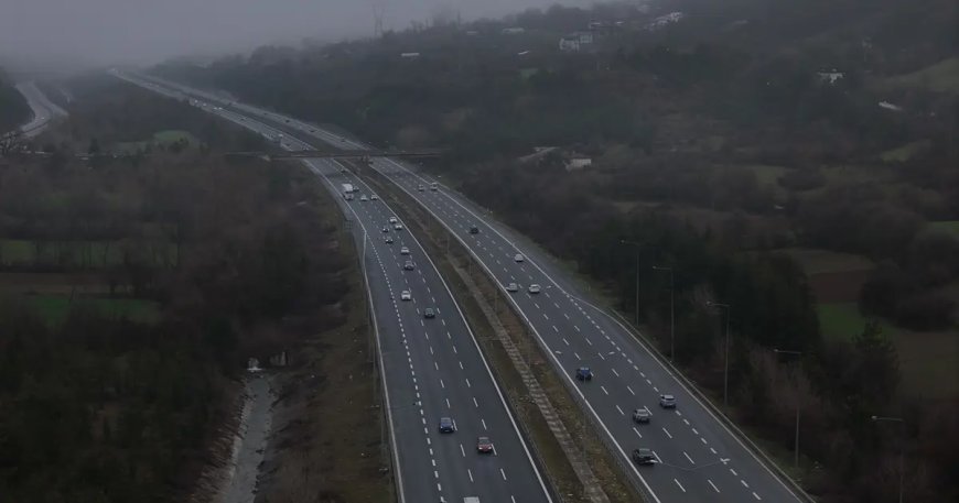 Tatil bitti, eziyet başladı. Yollarda bayram trafiği sürüyor