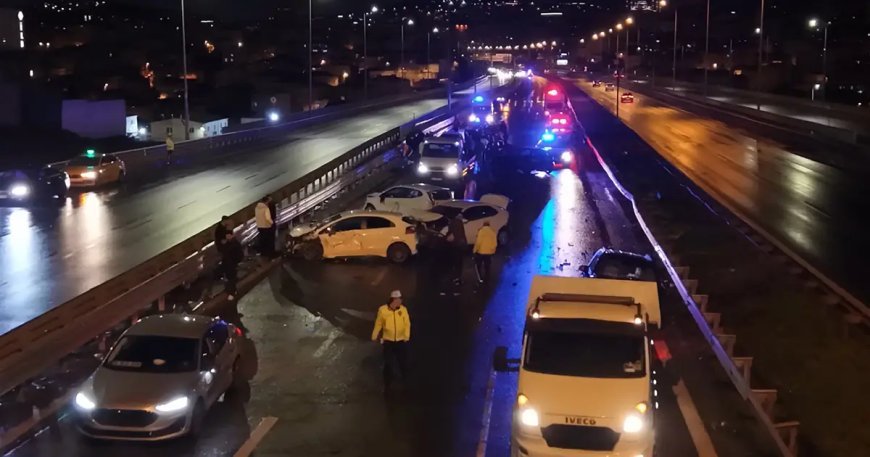 Ataşehir'de 8 araç birbirine girdi, yardım için duranlar da kazaya karıştı