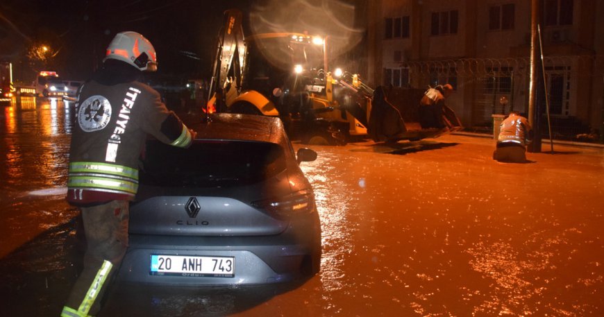 Manisa'da sağanak hayatı olumsuz etkiledi