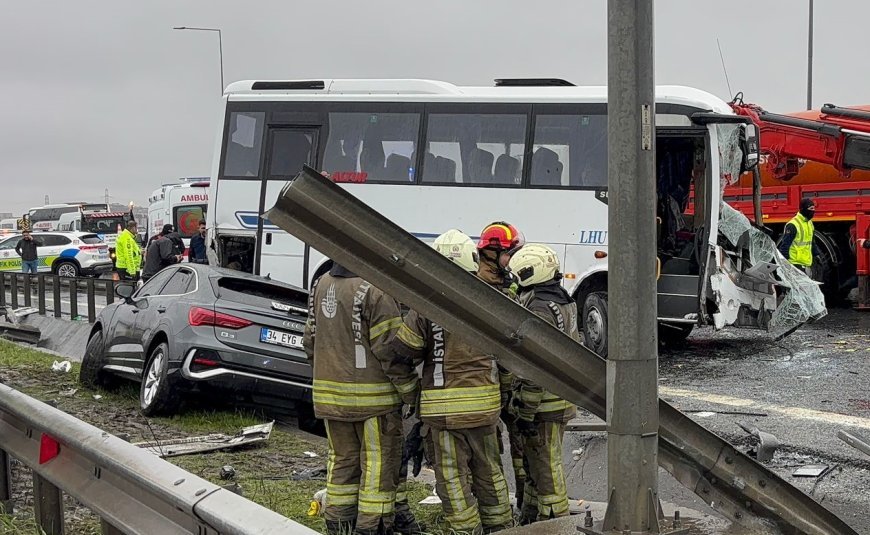 Kuzey Marmara Otoyolu'nda polisleri taşıyan servis kaza yaptı: Bir polis şehit oldu