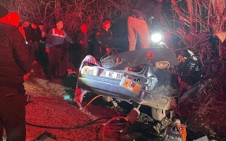 Gece yarısı feci kaza! Antalya'da otomobil ağaca çarptı: 3 ölü