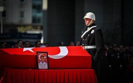 İstanbul'da trafik kazasında şehit olan polis Seçkin Yalçın son yolculuğuna uğurlandı