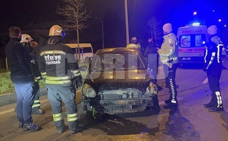 Alkollü otomobil sürücüsü önce ağaca, ardından tabelaya çarparak karşı şeride geçti