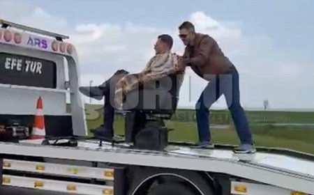 Tekirdağ'da görenler şaşırdı : Müşterisini çekici üzerinde traş etti