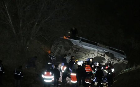 Maden işçilerini taşıyan servis devrildi. 2 kişi öldü, 10 kişi yaralandı