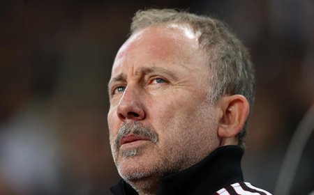 Sergen Yalçın gençlere sarıldı