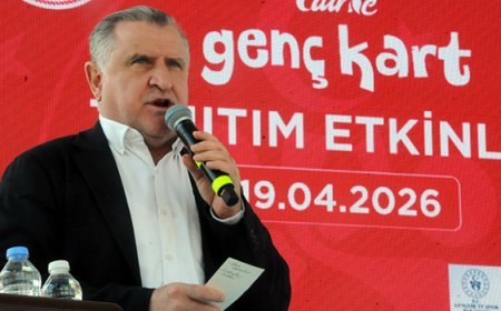 Bakan Bak: Gençlerimizi, çocuklarımızı dijital dünyadan, kötü alışkanlıklardan uzak tutmamız lazım