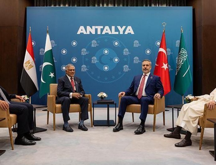 Antalya'da Türkiye-Mısır-Pakistan-Suudi Arabistan Dışişleri Bakanları 3. Toplantısı