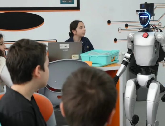 Türkiye'nin nüfusa kaydedilen ilk robotu işe başladı