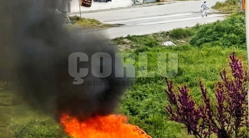 Boş arsada yakılan koltuklar paniğe yol açtı