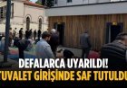 Defalarca uyarıldı! Tuvalet girişinde saf tutuldu