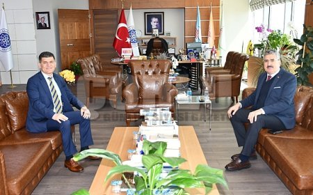 ÜNİVERSİTEMİZ REKTÖRÜNE ZİYARET
