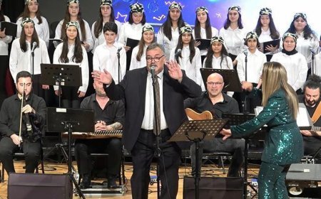 Okul müdürünün söylediği şarkıyı milyonlar izledi! Profesyonel kaydı da ortaya çıktı