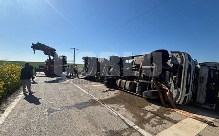 Çorlu'da tır devrildi: 1 yaralı